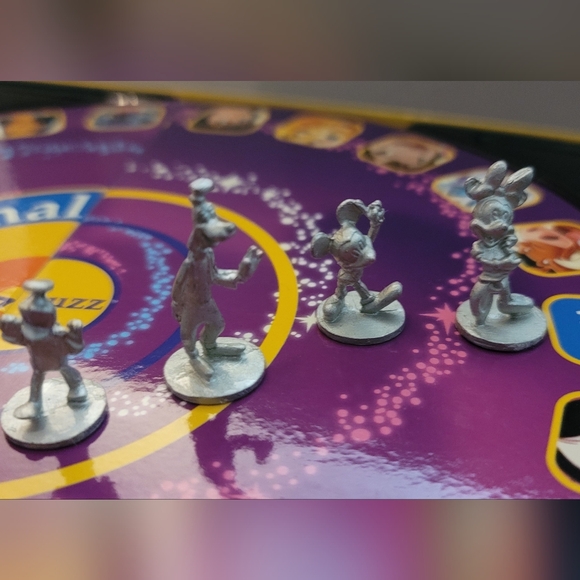 Disney Scene it? DVD Board Game Family Trivia Game - Picture 3 of 7